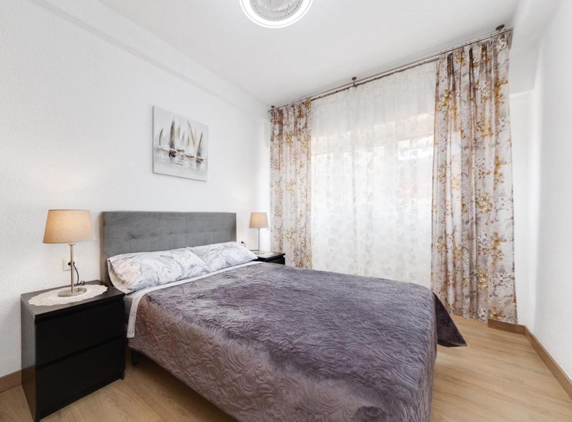 Comfortable Apartment With Wi-Fi Alicante Bagian luar foto