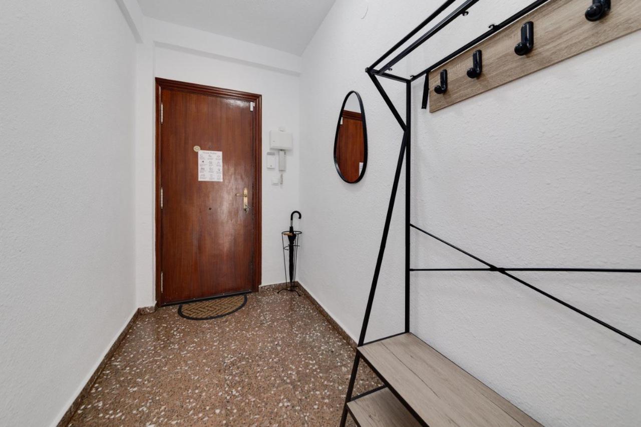 Comfortable Apartment With Wi-Fi Alicante Bagian luar foto