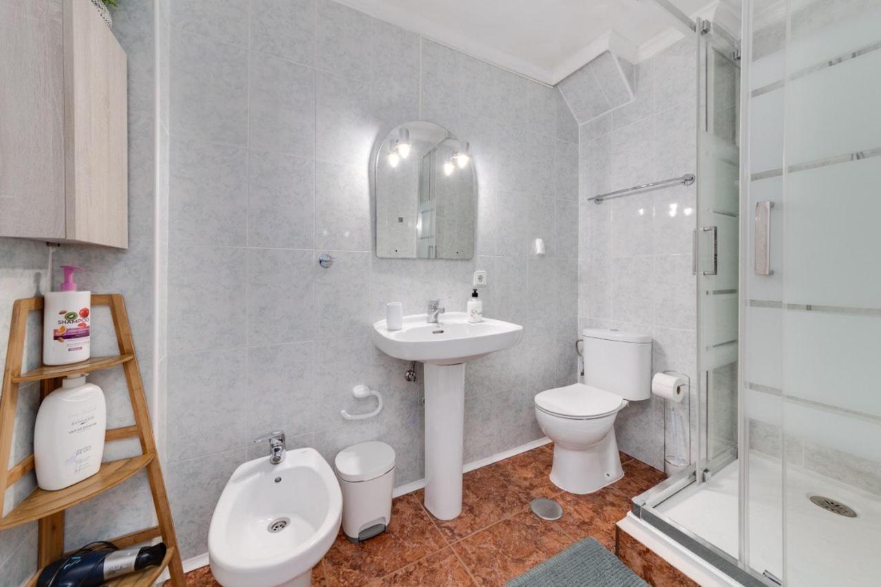 Comfortable Apartment With Wi-Fi Alicante Bagian luar foto