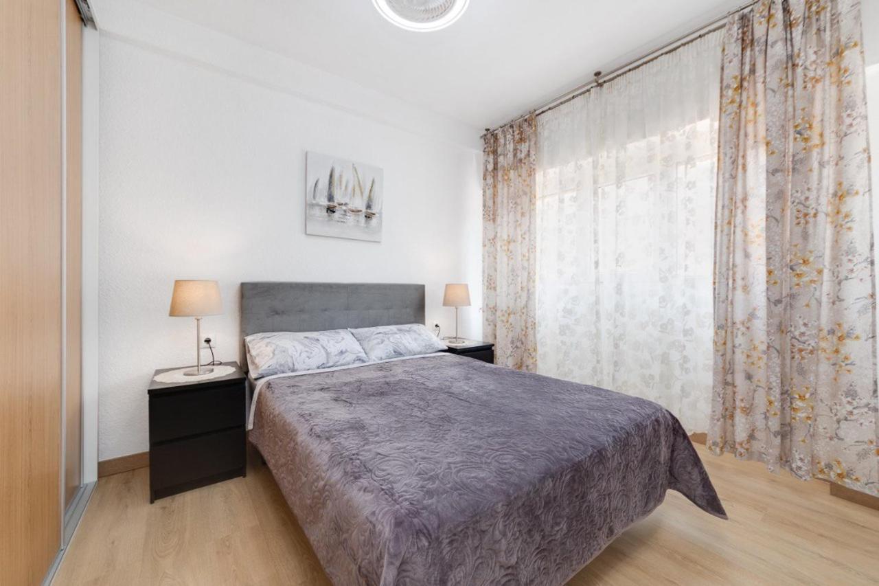 Comfortable Apartment With Wi-Fi Alicante Bagian luar foto