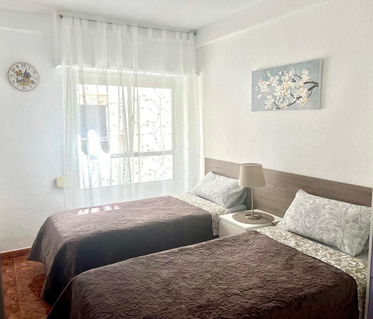 Comfortable Apartment With Wi-Fi Alicante Bagian luar foto