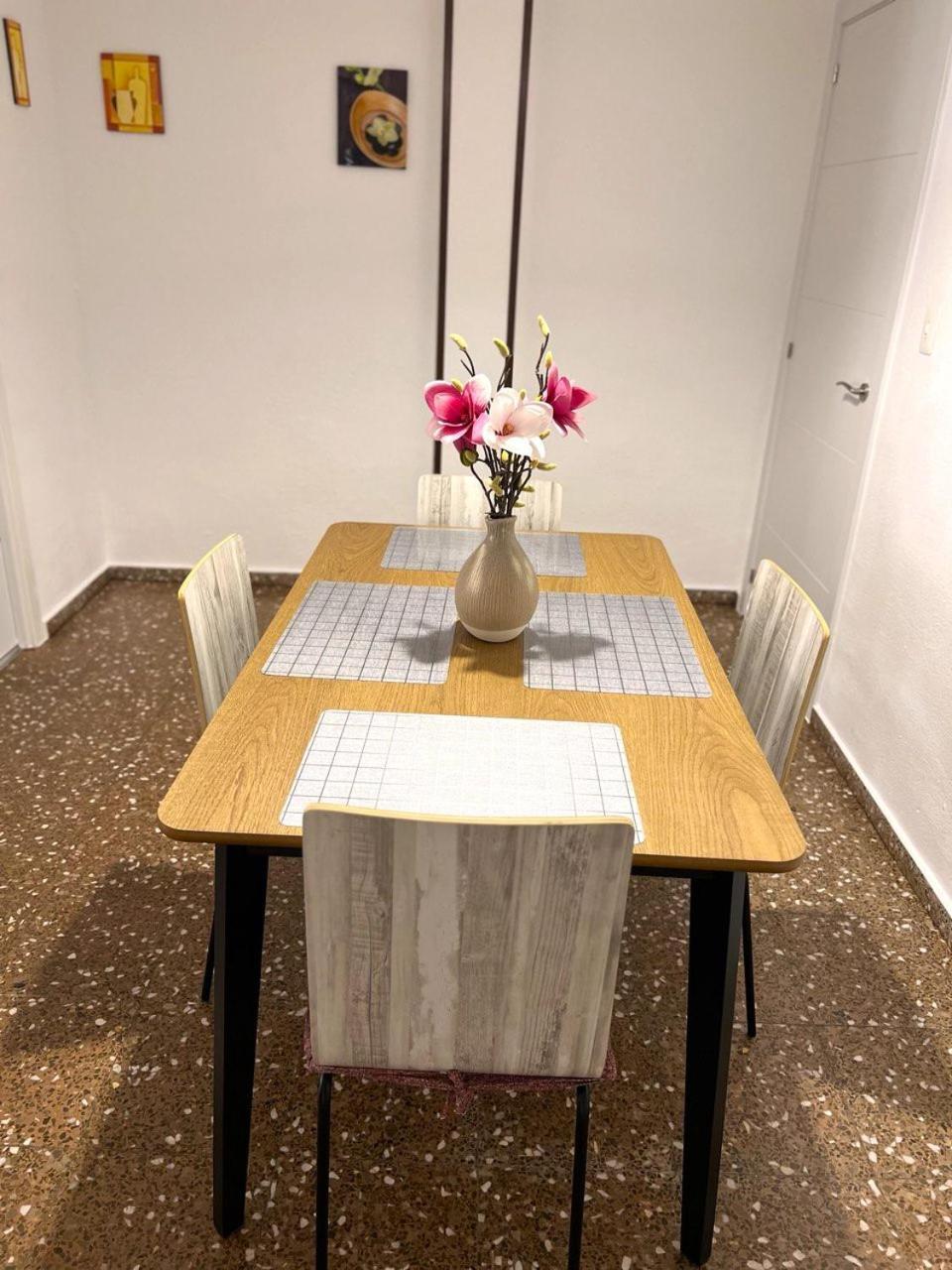 Comfortable Apartment With Wi-Fi Alicante Bagian luar foto